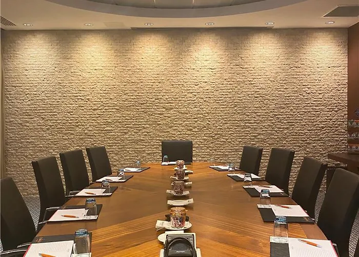 Отель Absolute Лимерик